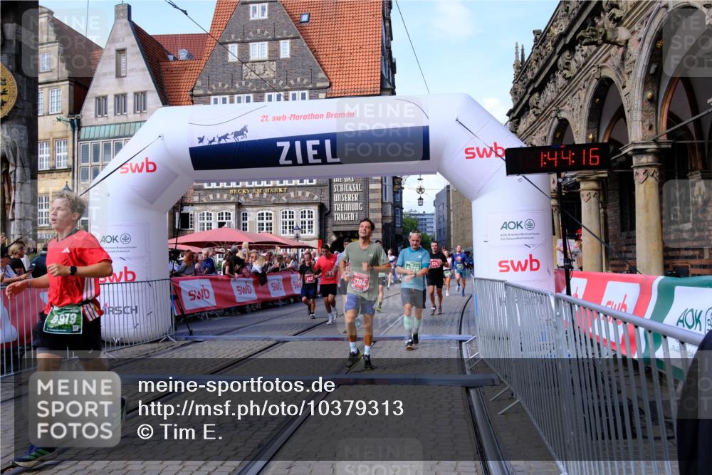 13.09.2026 - 21. swb-Marathon Bremen Tim E. http://msf.ph/oto/10379313 13.09.2026 13:14:38 Ziel 107, 235, 376, 469, 1043, 1125, 1492, 1542, 1814, 1998, 2043, 2084, 2203, 2913, 2922, 3085, 3545, 4452, 4728, 5836, 5986, 6130, 6506, 7591, 7659, 7826, 8456, 8919, 9783 meine-sportfotos.de