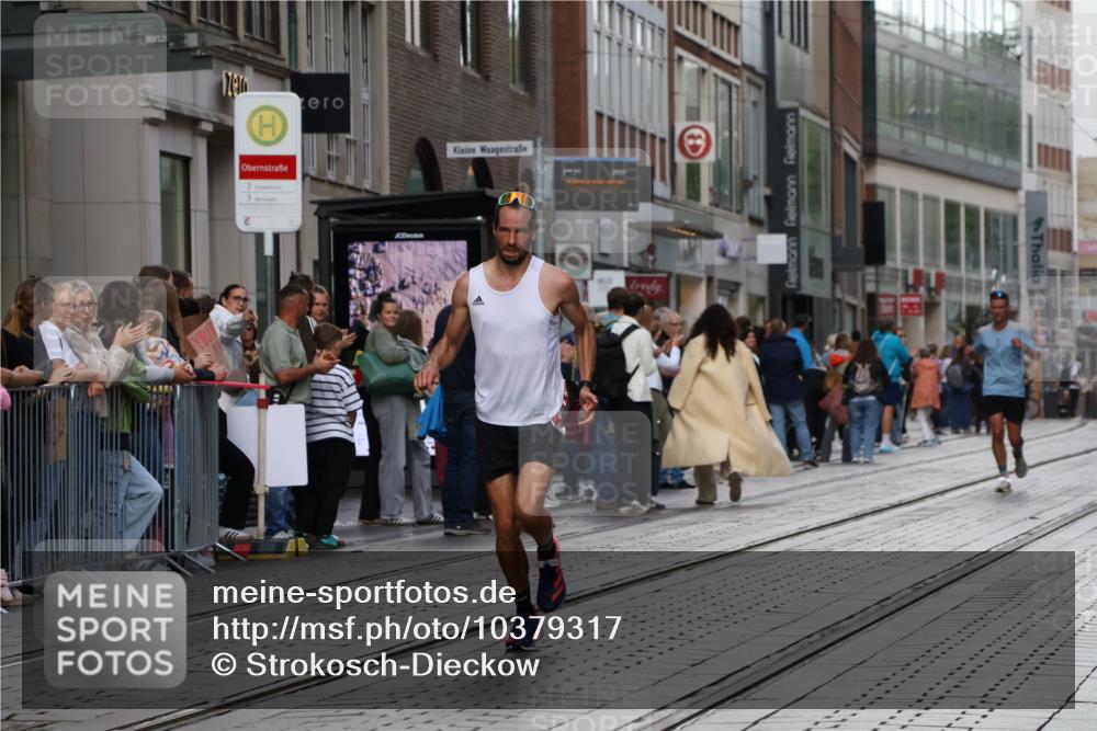 13.09.2026 - 21. swb-Marathon Bremen Strokosch-Dieckow http://msf.ph/oto/10379317 13.09.2026 12:41:08 Ziel 1139, 634, 642, 1263 meine-sportfotos.de