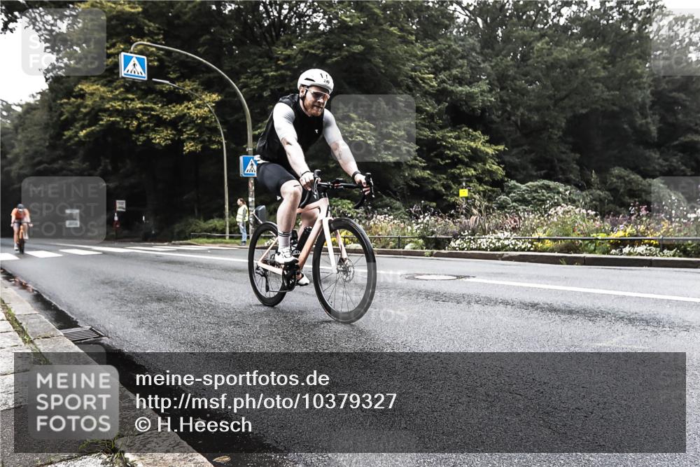 13.09.2026 - Stadtparktriathlon H.Heesch http://msf.ph/oto/10379327 13.09.2026 10:09:45 Radfahren 249, 257, 317 meine-sportfotos.de