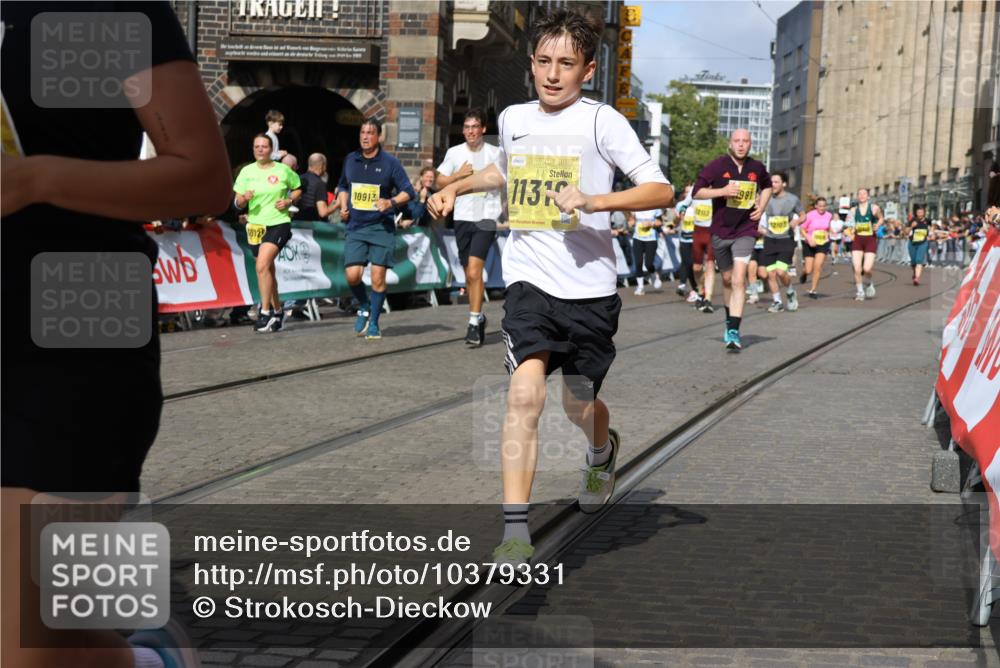 13.09.2026 - 21. swb-Marathon Bremen Strokosch-Dieckow http://msf.ph/oto/10379331 13.09.2026 11:04:11 Ziel 10090, 10091, 10152, 10357, 10403, 10429, 10607, 10659, 10720, 10796, 10918, 11149, 11319, 11325, 11451, 11470, 11471, 11511, 11618, 11868, 11967, 12140, 12260, 12392, 12433, 12504, 10182, 10245, 10291, 10526, 10613, 11214, 11215, 11221, 11248, 11336, 11410, 11720, 11740, 12009, 12929 meine-sportfotos.de