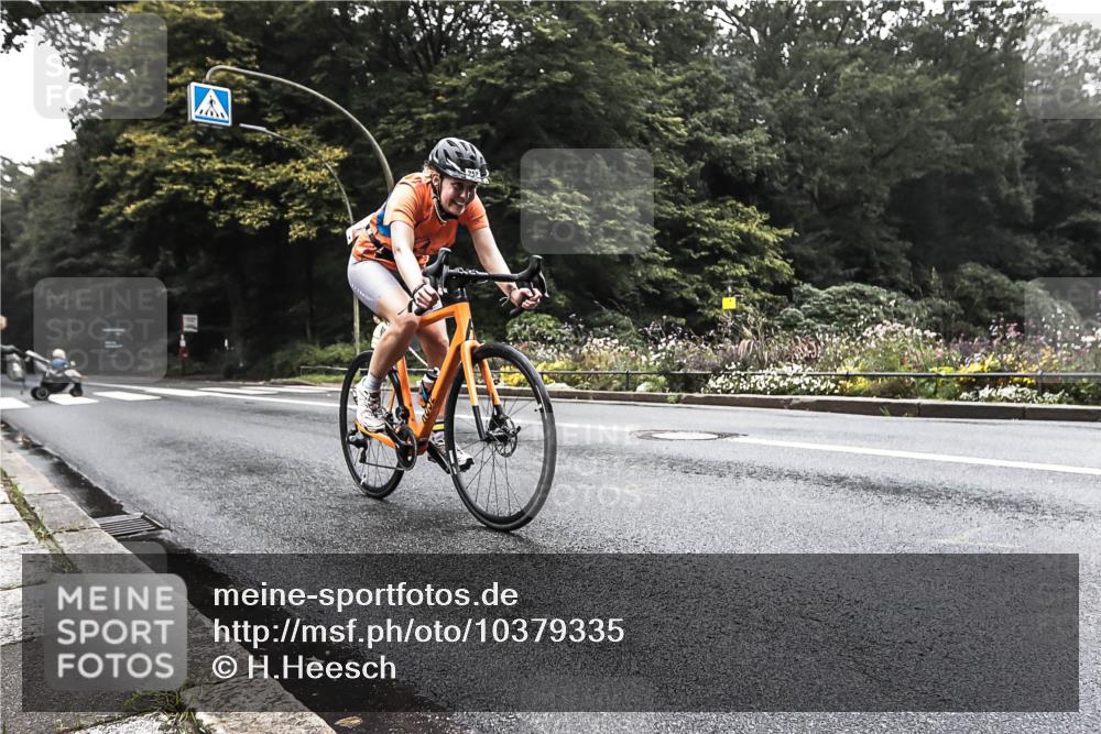 13.09.2026 - Stadtparktriathlon H.Heesch http://msf.ph/oto/10379335 13.09.2026 10:09:47 Radfahren 249, 257 meine-sportfotos.de