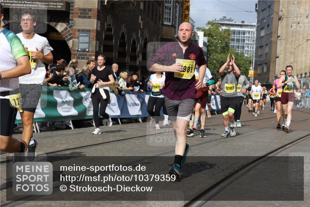 13.09.2026 - 21. swb-Marathon Bremen Strokosch-Dieckow http://msf.ph/oto/10379359 13.09.2026 11:04:13 Ziel 10152, 10357, 10403, 10429, 10607, 10659, 10720, 10726, 10796, 10912, 10918, 11149, 11319, 11325, 11451, 11470, 11471, 11511, 11618, 11868, 11967, 12140, 12260, 12392, 12433, 12504, 10182, 10245, 10526, 10613, 10755, 11214, 11215, 11248, 11336, 11410, 11720, 11740, 12009, 12929 meine-sportfotos.de