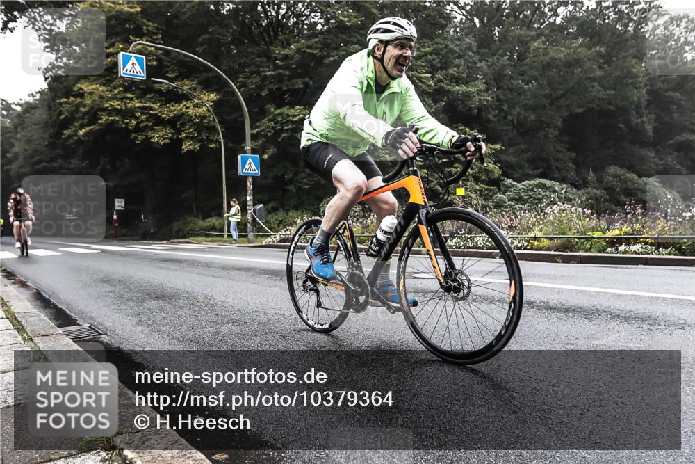 13.09.2026 - Stadtparktriathlon H.Heesch http://msf.ph/oto/10379364 13.09.2026 10:10:06 Radfahren 233, 261 meine-sportfotos.de