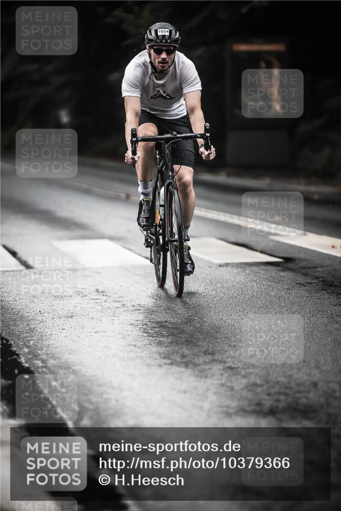 13.09.2026 - Stadtparktriathlon H.Heesch http://msf.ph/oto/10379366 13.09.2026 12:22:46 Radfahren 1040, 1054, 1129, 1140 meine-sportfotos.de