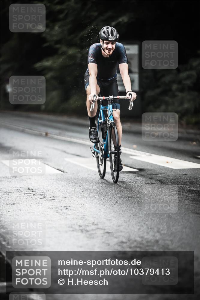 13.09.2026 - Stadtparktriathlon H.Heesch http://msf.ph/oto/10379413 13.09.2026 12:22:57 Radfahren 932, 1026, 1135 meine-sportfotos.de