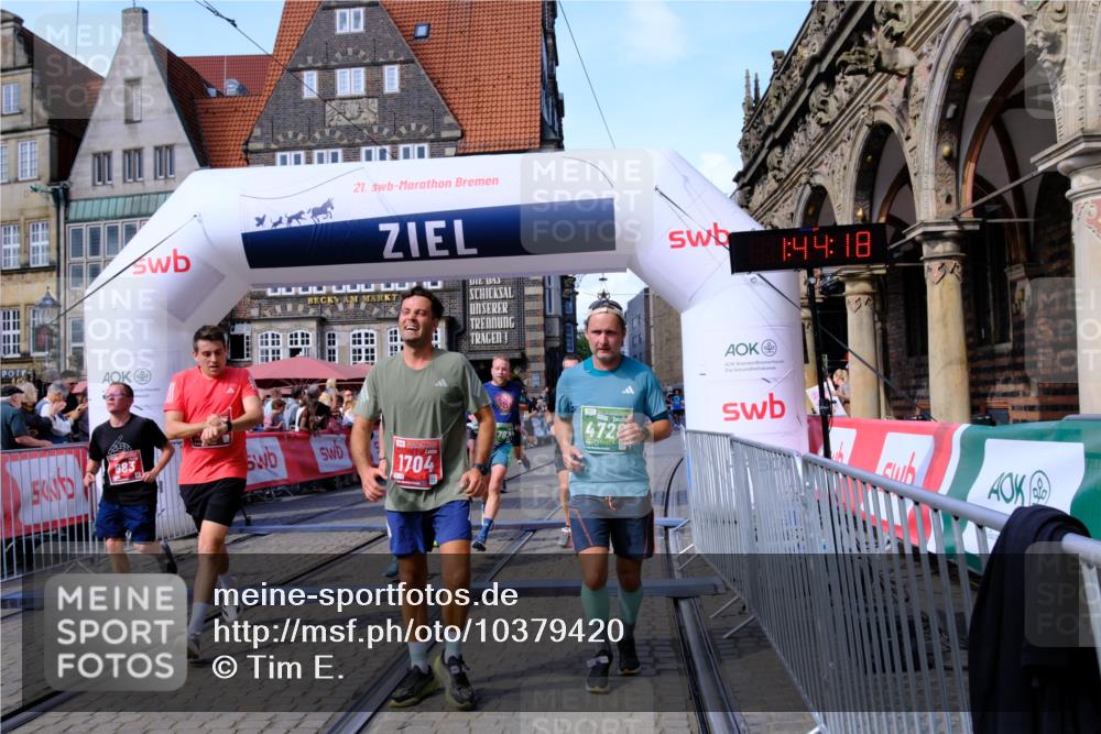 13.09.2026 - 21. swb-Marathon Bremen Tim E. http://msf.ph/oto/10379420 13.09.2026 13:14:40 Ziel 107, 235, 376, 469, 1043, 1125, 1492, 1542, 1814, 1998, 2043, 2084, 2203, 2913, 2922, 3085, 3545, 4452, 4728, 5794, 5836, 5986, 6130, 6506, 7117, 7591, 7659, 7826, 8456, 8919, 9783, 9868 meine-sportfotos.de