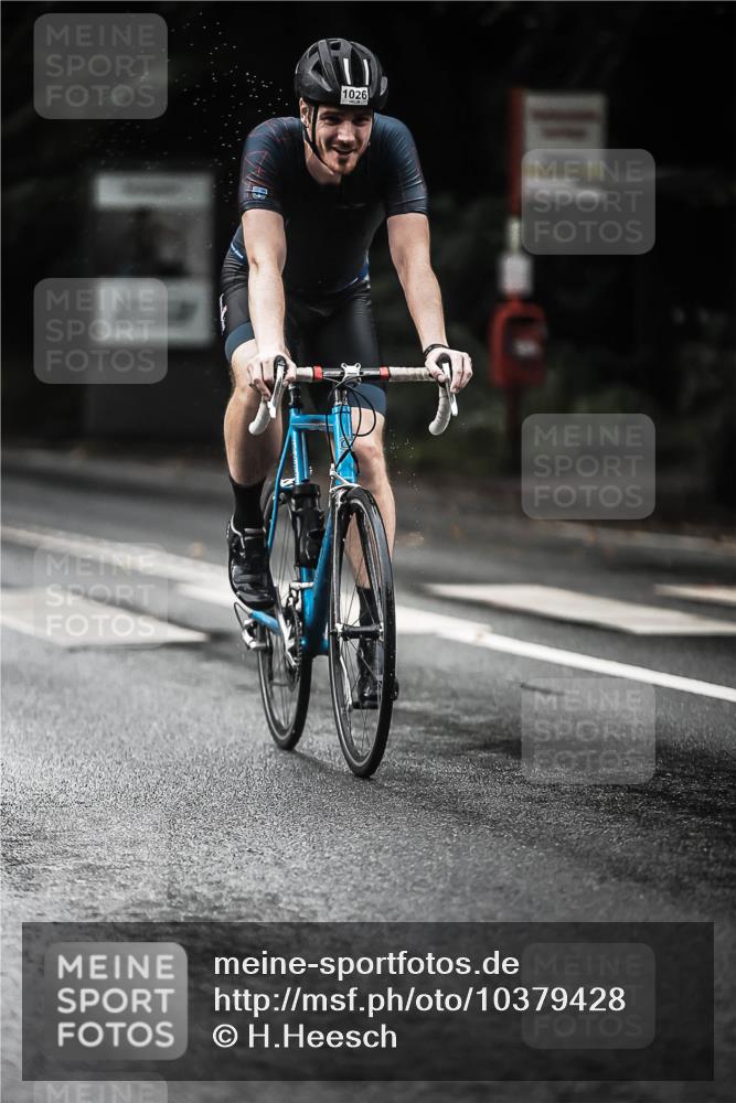 13.09.2026 - Stadtparktriathlon H.Heesch http://msf.ph/oto/10379428 13.09.2026 12:22:58 Radfahren 932, 1026, 1135 meine-sportfotos.de