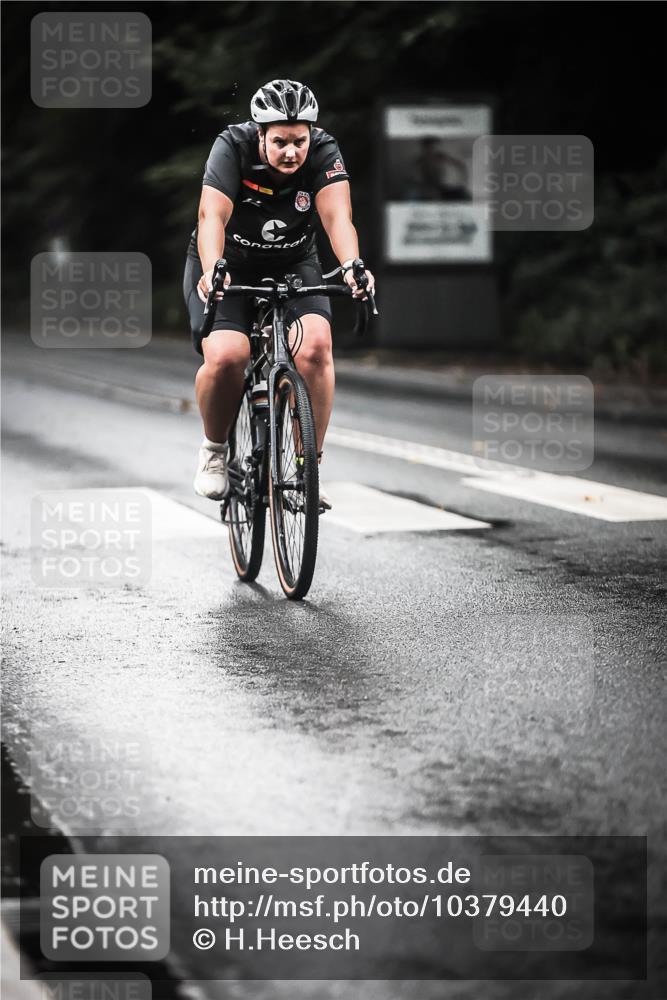 13.09.2026 - Stadtparktriathlon H.Heesch http://msf.ph/oto/10379440 13.09.2026 12:22:59 Radfahren 932, 1026, 1135 meine-sportfotos.de