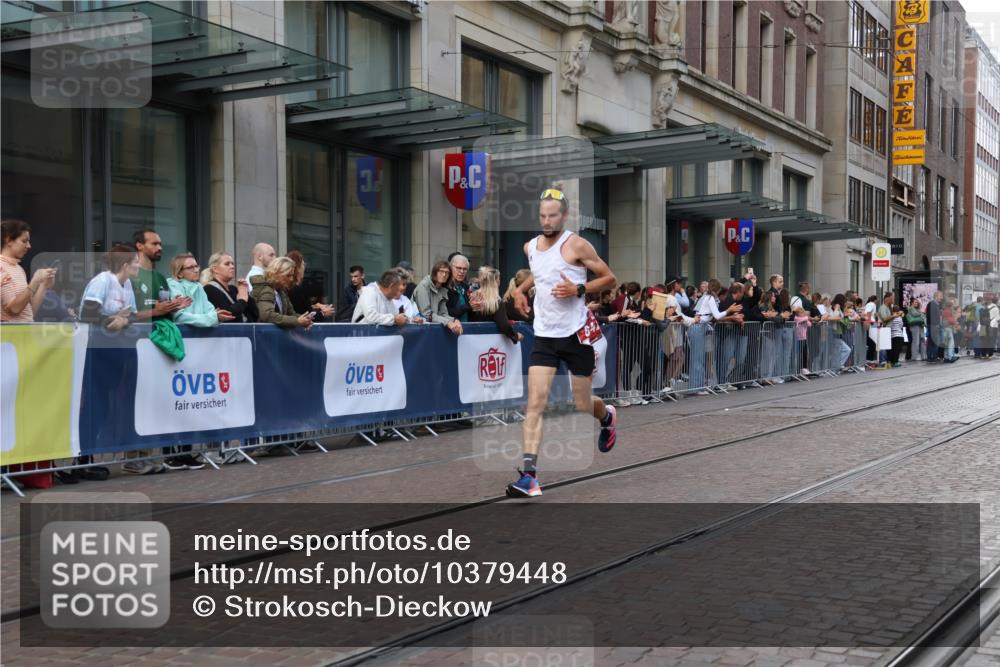 13.09.2026 - 21. swb-Marathon Bremen Strokosch-Dieckow http://msf.ph/oto/10379448 13.09.2026 12:41:12 Ziel 1139, 634, 642 meine-sportfotos.de