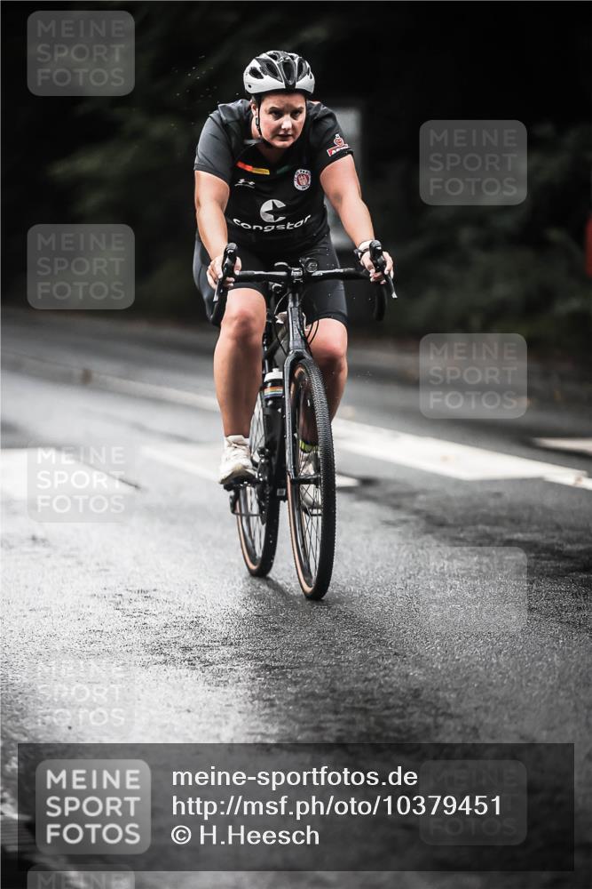 13.09.2026 - Stadtparktriathlon H.Heesch http://msf.ph/oto/10379451 13.09.2026 12:22:59 Radfahren 932, 1026, 1135 meine-sportfotos.de