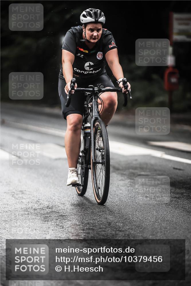 13.09.2026 - Stadtparktriathlon H.Heesch http://msf.ph/oto/10379456 13.09.2026 12:23:00 Radfahren 932, 1026, 1135 meine-sportfotos.de