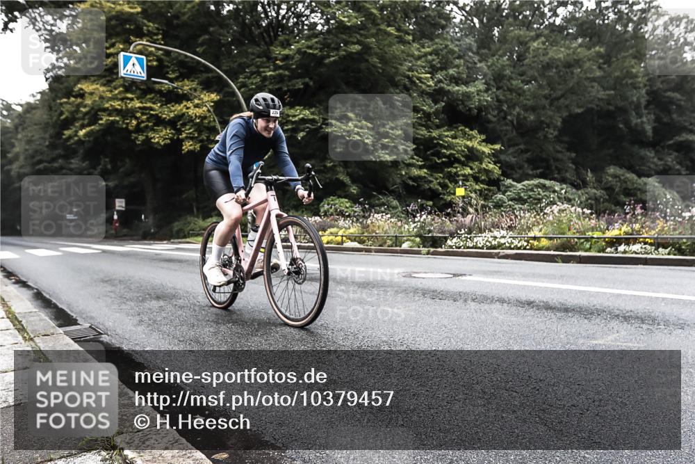 13.09.2026 - Stadtparktriathlon H.Heesch http://msf.ph/oto/10379457 13.09.2026 10:10:58 Radfahren 229, 323 meine-sportfotos.de