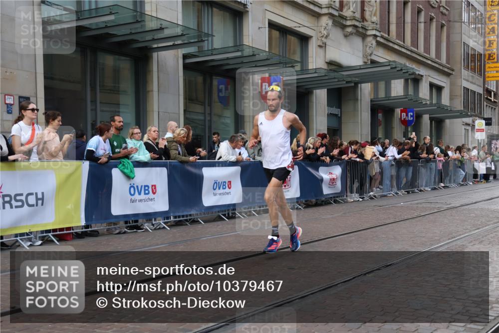 13.09.2026 - 21. swb-Marathon Bremen Strokosch-Dieckow http://msf.ph/oto/10379467 13.09.2026 12:41:12 Ziel 1139, 634, 642 meine-sportfotos.de