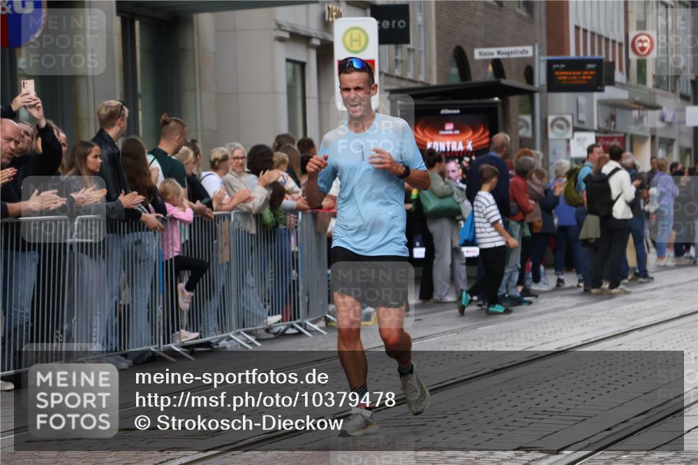 13.09.2026 - 21. swb-Marathon Bremen Strokosch-Dieckow http://msf.ph/oto/10379478 13.09.2026 12:41:17 Ziel 129, 1139, 634, 642 meine-sportfotos.de