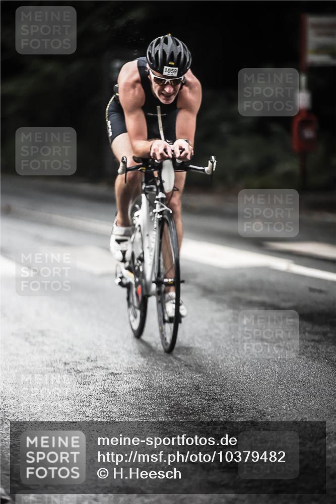 13.09.2026 - Stadtparktriathlon H.Heesch http://msf.ph/oto/10379482 13.09.2026 12:23:08 Radfahren 1049, 1059 meine-sportfotos.de