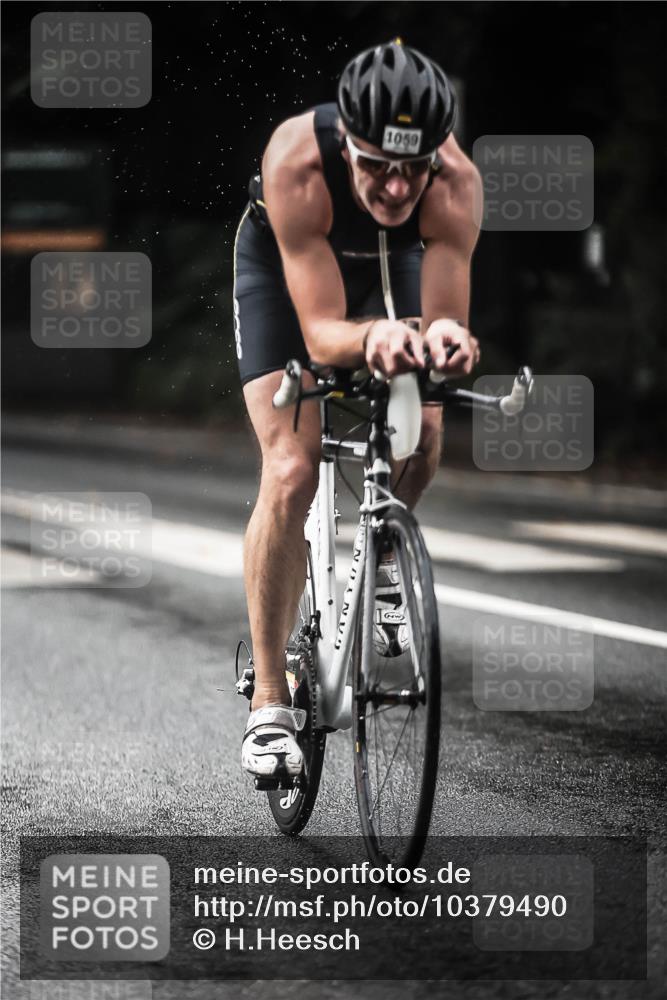 13.09.2026 - Stadtparktriathlon H.Heesch http://msf.ph/oto/10379490 13.09.2026 12:23:08 Radfahren 1049, 1059 meine-sportfotos.de