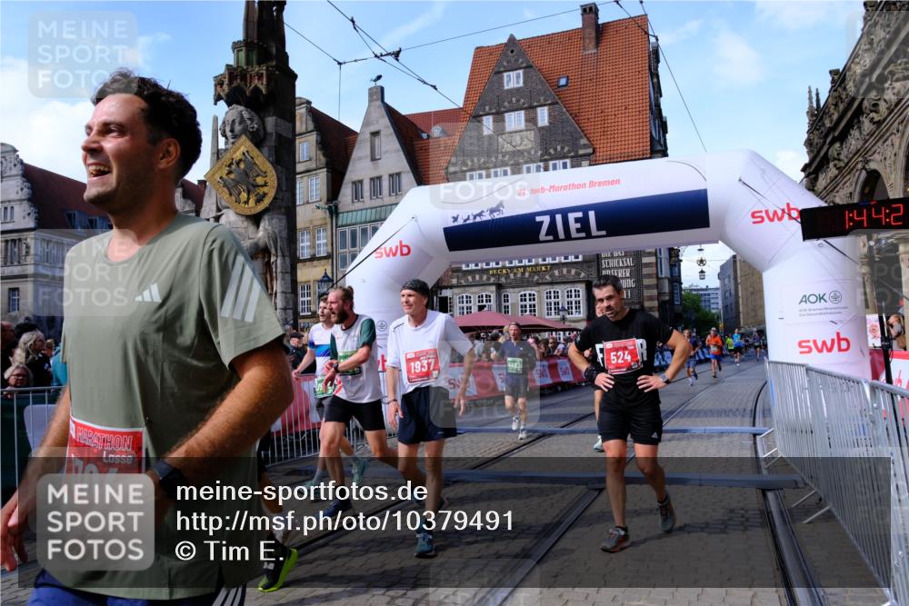 13.09.2026 - 21. swb-Marathon Bremen Tim E. http://msf.ph/oto/10379491 13.09.2026 13:14:43 Ziel 107, 376, 469, 1043, 1125, 1492, 1542, 1814, 2043, 2203, 2913, 3085, 3545, 3821, 4452, 4685, 4728, 5794, 5836, 5986, 6130, 6506, 7117, 7591, 7659, 7826, 8456, 8919, 9783, 9868 meine-sportfotos.de