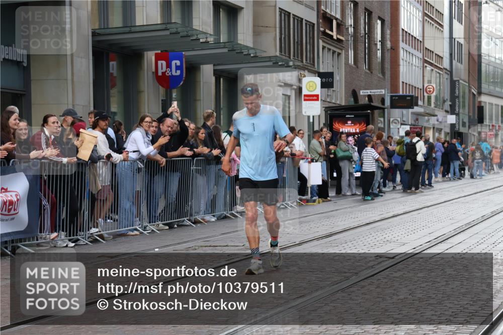 13.09.2026 - 21. swb-Marathon Bremen Strokosch-Dieckow http://msf.ph/oto/10379511 13.09.2026 12:41:19 Ziel 129, 1139, 634 meine-sportfotos.de
