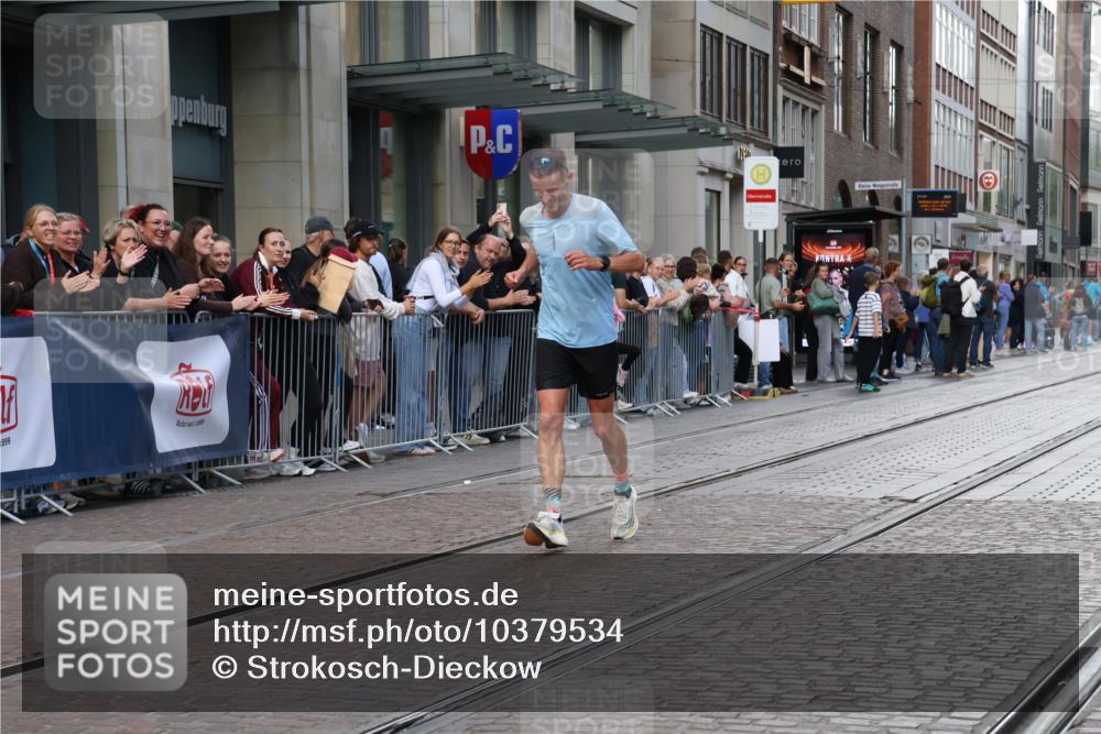 13.09.2026 - 21. swb-Marathon Bremen Strokosch-Dieckow http://msf.ph/oto/10379534 13.09.2026 12:41:19 Ziel 129, 1139, 634 meine-sportfotos.de