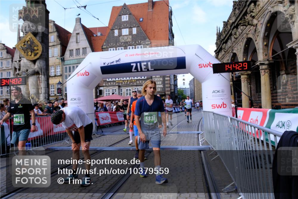 13.09.2026 - 21. swb-Marathon Bremen Tim E. http://msf.ph/oto/10379559 13.09.2026 13:14:50 Ziel 199, 376, 469, 1043, 1125, 1492, 1814, 2251, 2971, 2997, 3012, 3085, 3821, 3834, 4452, 4586, 4685, 5239, 5794, 5836, 6130, 6506, 7117, 7782, 7826, 8366, 8456, 9242, 9868, 10016 meine-sportfotos.de