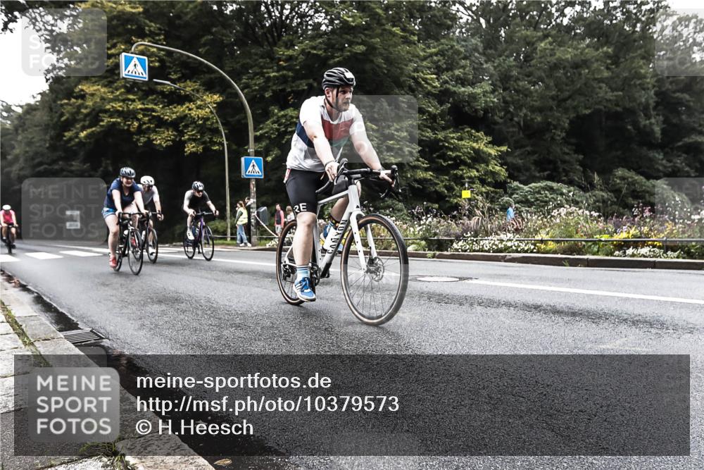 13.09.2026 - Stadtparktriathlon H.Heesch http://msf.ph/oto/10379573 13.09.2026 10:12:03 Radfahren 213, 256, 300, 305, 333, 334, 335 meine-sportfotos.de