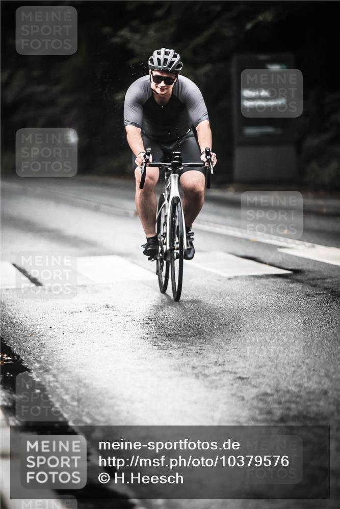 13.09.2026 - Stadtparktriathlon H.Heesch http://msf.ph/oto/10379576 13.09.2026 12:23:21 Radfahren 954, 961 meine-sportfotos.de