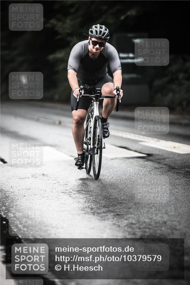 13.09.2026 - Stadtparktriathlon H.Heesch http://msf.ph/oto/10379579 13.09.2026 12:23:21 Radfahren 954, 961 meine-sportfotos.de
