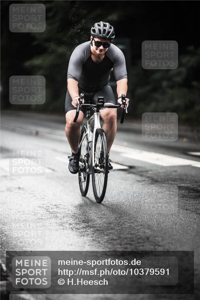 13.09.2026 - Stadtparktriathlon H.Heesch http://msf.ph/oto/10379591 13.09.2026 12:23:21 Radfahren 954, 961 meine-sportfotos.de