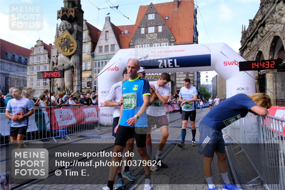 13.09.2026 - 21. swb-Marathon Bremen Tim E. http://msf.ph/oto/10379624 13.09.2026 13:14:54 Ziel 199, 376, 615, 616, 1043, 1125, 1455, 1492, 1814, 2251, 2847, 2971, 2997, 3012, 3085, 3821, 3834, 4097, 4246, 4586, 4685, 5239, 5794, 5836, 5962, 6130, 6506, 7117, 7251, 7782, 7826, 8366, 9242, 9868, 10016 meine-sportfotos.de