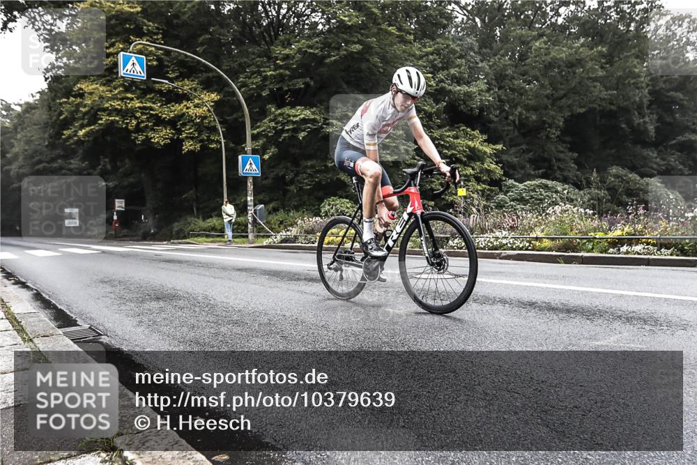13.09.2026 - Stadtparktriathlon H.Heesch http://msf.ph/oto/10379639 13.09.2026 10:12:30 Radfahren 237, 322 meine-sportfotos.de