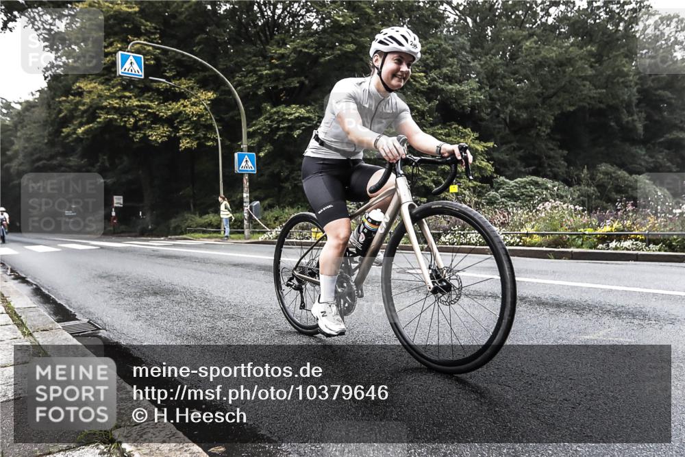 13.09.2026 - Stadtparktriathlon H.Heesch http://msf.ph/oto/10379646 13.09.2026 10:12:39 Radfahren 268, 303 meine-sportfotos.de