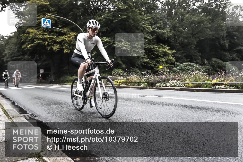 13.09.2026 - Stadtparktriathlon H.Heesch http://msf.ph/oto/10379702 13.09.2026 10:13:35 Radfahren 242, 290, 313, 321, 328 meine-sportfotos.de