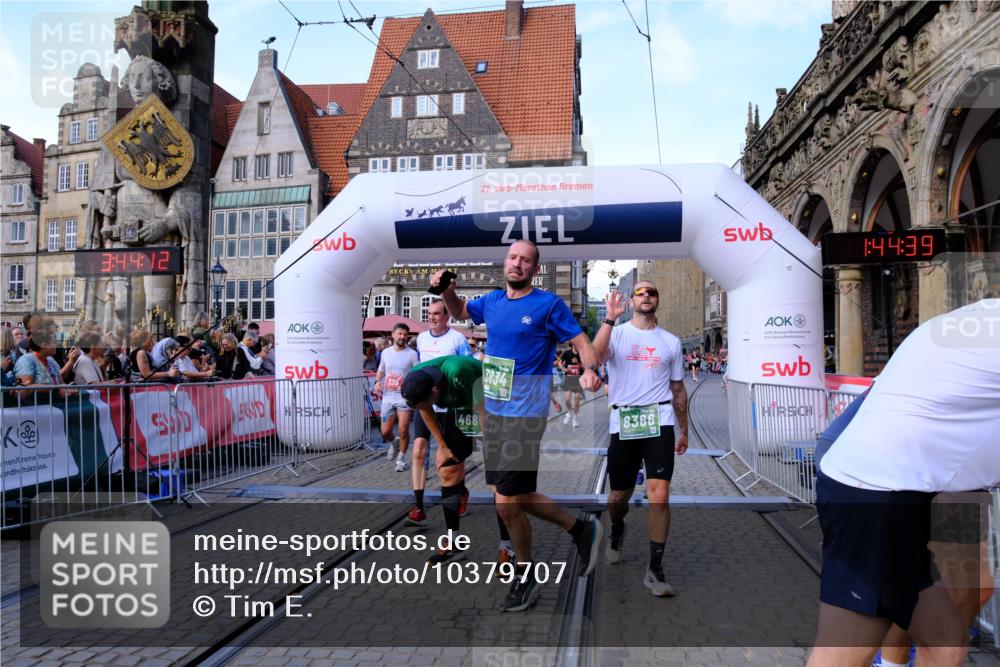 13.09.2026 - 21. swb-Marathon Bremen Tim E. http://msf.ph/oto/10379707 13.09.2026 13:15:01 Ziel 199, 615, 616, 889, 1455, 1748, 2251, 2847, 2971, 2997, 3012, 3057, 3175, 3206, 3821, 3834, 4097, 4226, 4246, 4569, 4586, 4685, 4968, 5239, 5315, 5649, 5962, 6404, 6472, 7251, 7782, 8366, 8409, 9242, 9523, 10016, 13141 meine-sportfotos.de