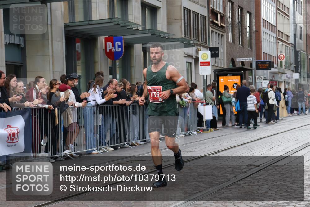 13.09.2026 - 21. swb-Marathon Bremen Strokosch-Dieckow http://msf.ph/oto/10379713 13.09.2026 12:41:34 Ziel 129, 1139 meine-sportfotos.de