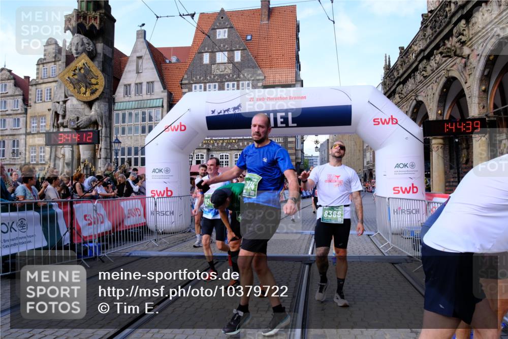 13.09.2026 - 21. swb-Marathon Bremen Tim E. http://msf.ph/oto/10379722 13.09.2026 13:15:01 Ziel 199, 615, 616, 889, 1455, 1748, 2251, 2847, 2971, 2997, 3012, 3057, 3175, 3206, 3821, 3834, 4097, 4226, 4246, 4569, 4586, 4685, 4968, 5239, 5315, 5649, 5962, 6404, 6472, 7251, 7782, 8366, 8409, 9242, 9523, 10016, 13141 meine-sportfotos.de