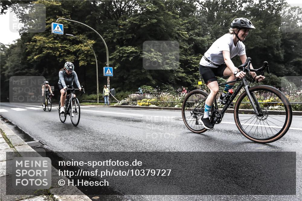 13.09.2026 - Stadtparktriathlon H.Heesch http://msf.ph/oto/10379727 13.09.2026 10:13:43 Radfahren 230, 246, 319 meine-sportfotos.de