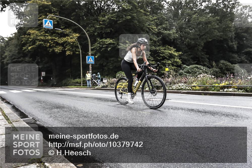 13.09.2026 - Stadtparktriathlon H.Heesch http://msf.ph/oto/10379742 13.09.2026 10:13:44 Radfahren 230, 246, 319 meine-sportfotos.de