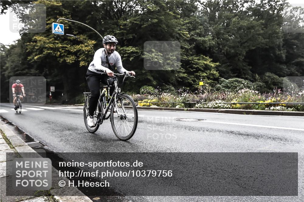 13.09.2026 - Stadtparktriathlon H.Heesch http://msf.ph/oto/10379756 13.09.2026 10:14:04 Radfahren 214, 239, 250 meine-sportfotos.de