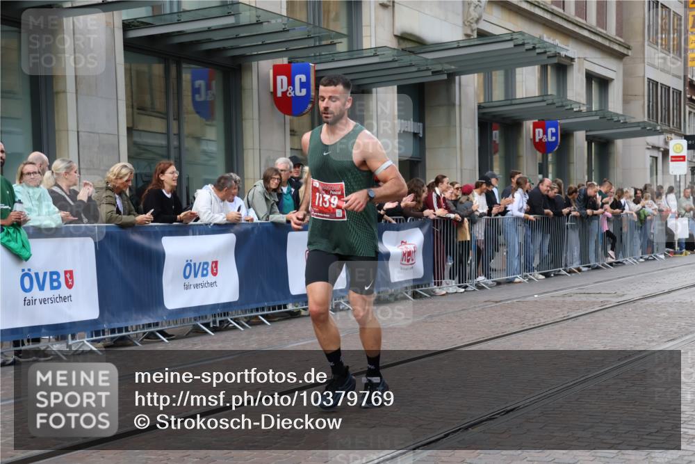 13.09.2026 - 21. swb-Marathon Bremen Strokosch-Dieckow http://msf.ph/oto/10379769 13.09.2026 12:41:36 Ziel 129, 1139 meine-sportfotos.de