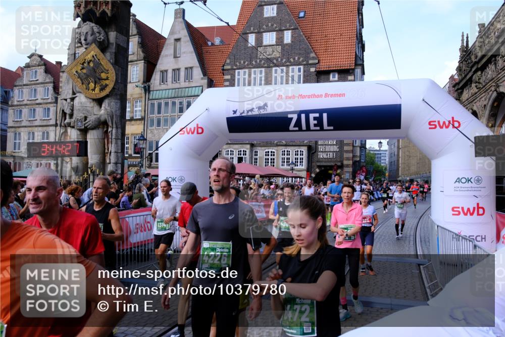 13.09.2026 - 21. swb-Marathon Bremen Tim E. http://msf.ph/oto/10379780 13.09.2026 13:15:15 Ziel 889, 1510, 1748, 2383, 3057, 3175, 3206, 3504, 3717, 4226, 4569, 4968, 5294, 5298, 5315, 5417, 5471, 5649, 5796, 6351, 6379, 6404, 6472, 6521, 6528, 6717, 7190, 7432, 8238, 8409, 9363, 9523, 9797, 13141 meine-sportfotos.de