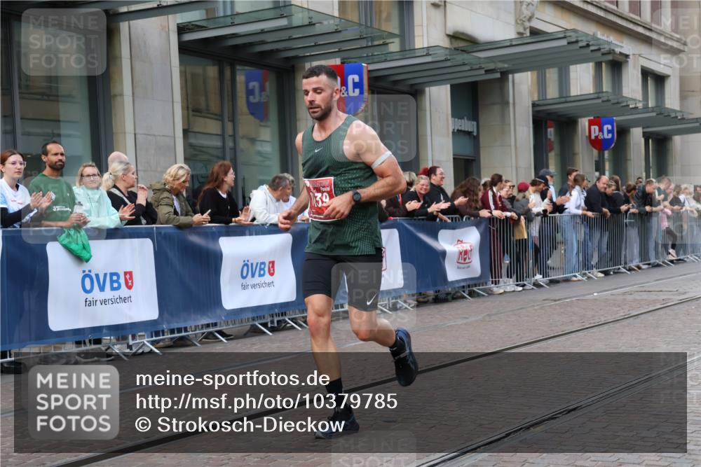 13.09.2026 - 21. swb-Marathon Bremen Strokosch-Dieckow http://msf.ph/oto/10379785 13.09.2026 12:41:36 Ziel 129, 1139 meine-sportfotos.de