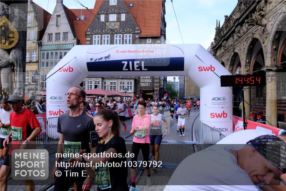 13.09.2026 - 21. swb-Marathon Bremen Tim E. http://msf.ph/oto/10379792 13.09.2026 13:15:16 Ziel 889, 1510, 1748, 2383, 3057, 3206, 3504, 3717, 4226, 4382, 4569, 4968, 4992, 5294, 5298, 5315, 5417, 5471, 5649, 5796, 6351, 6379, 6404, 6472, 6521, 6528, 6717, 7190, 7432, 8238, 8409, 9363, 9523, 9797, 13141 meine-sportfotos.de