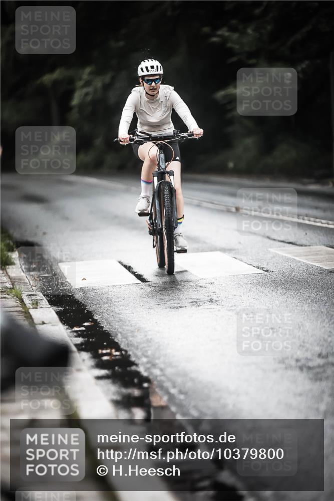 13.09.2026 - Stadtparktriathlon H.Heesch http://msf.ph/oto/10379800 13.09.2026 12:23:46 Radfahren 990, 1119 meine-sportfotos.de
