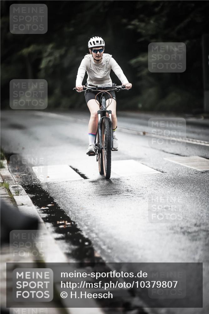 13.09.2026 - Stadtparktriathlon H.Heesch http://msf.ph/oto/10379807 13.09.2026 12:23:46 Radfahren 990, 1119 meine-sportfotos.de