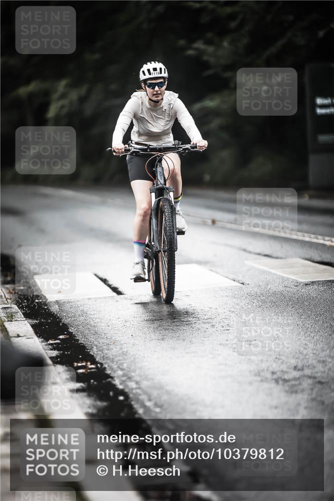 13.09.2026 - Stadtparktriathlon H.Heesch http://msf.ph/oto/10379812 13.09.2026 12:23:46 Radfahren 990, 1119 meine-sportfotos.de
