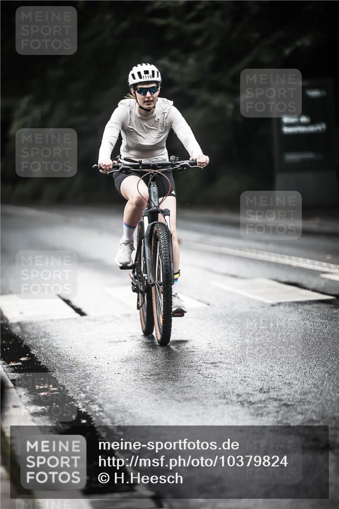 13.09.2026 - Stadtparktriathlon H.Heesch http://msf.ph/oto/10379824 13.09.2026 12:23:47 Radfahren 990, 1119 meine-sportfotos.de