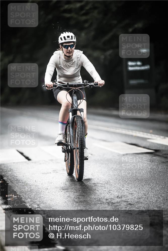 13.09.2026 - Stadtparktriathlon H.Heesch http://msf.ph/oto/10379825 13.09.2026 12:23:47 Radfahren 990, 1119 meine-sportfotos.de