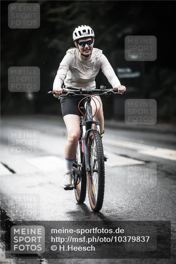 13.09.2026 - Stadtparktriathlon H.Heesch http://msf.ph/oto/10379837 13.09.2026 12:23:47 Radfahren 990, 1119 meine-sportfotos.de