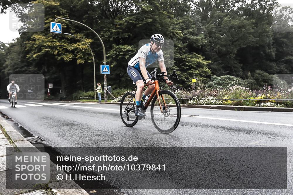 13.09.2026 - Stadtparktriathlon H.Heesch http://msf.ph/oto/10379841 13.09.2026 10:15:36 Radfahren 293, 329, 341 meine-sportfotos.de