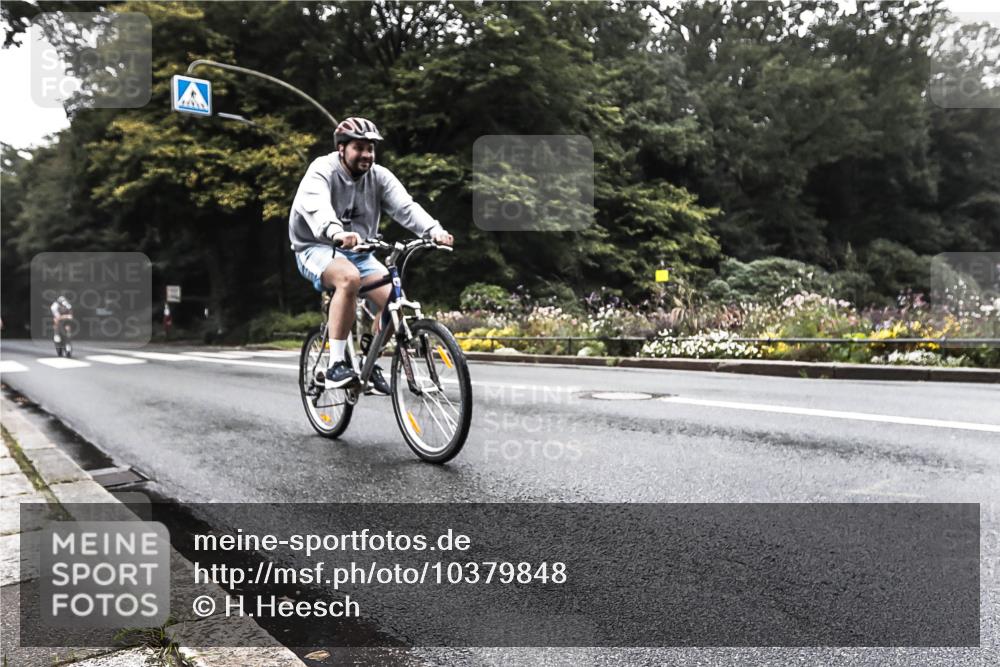 13.09.2026 - Stadtparktriathlon H.Heesch http://msf.ph/oto/10379848 13.09.2026 10:15:37 Radfahren 218, 293, 329, 341 meine-sportfotos.de